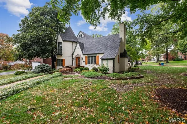 51 Kings Lynn, Olivette, MO 63132