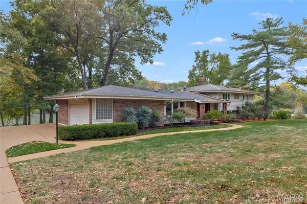12410 Montsouris DR, Creve Coeur, MO 63141