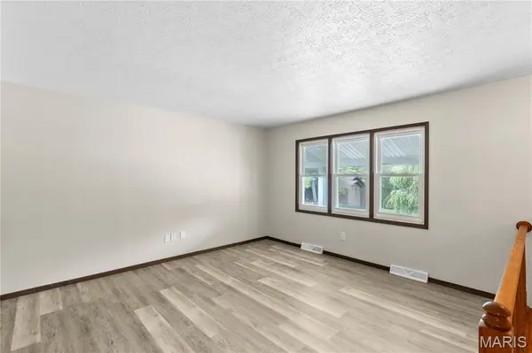 63 Glendale DR, Glen Carbon, IL 62034