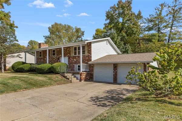 63 Glendale DR, Glen Carbon, IL 62034