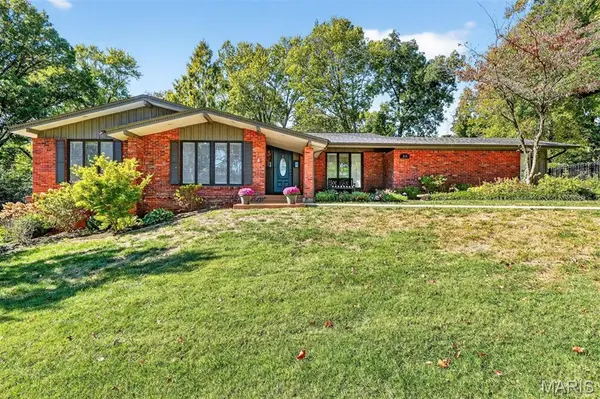515 White Rose LN, Olivette, MO 63132