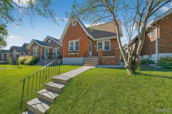 3922 Burgen AVE, St Louis, MO 63116