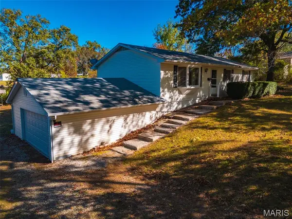 37 Ackerman RD,  Winfield,  MO 63389