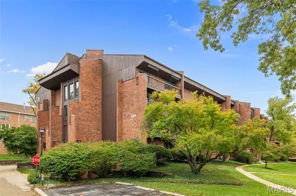 539 Coeur De Royale DR #408, Creve Coeur, MO 63141