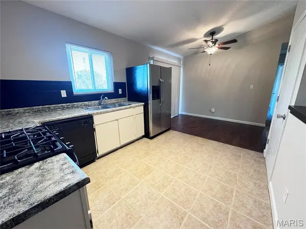2566 Weymouth DR, High Ridge, MO 63049
