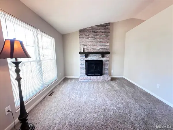 2566 Weymouth DR, High Ridge, MO 63049