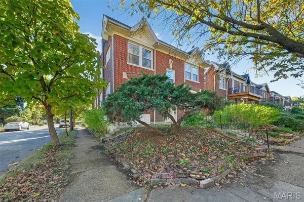 2100 Portis AVE, St Louis, MO 63110