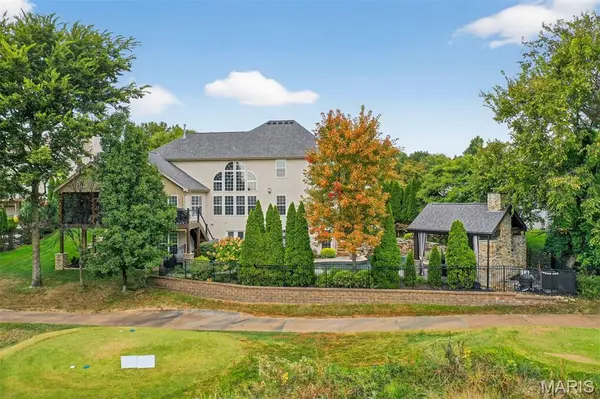 9225 Caddyshack CIR, Sunset Hills, MO 63127