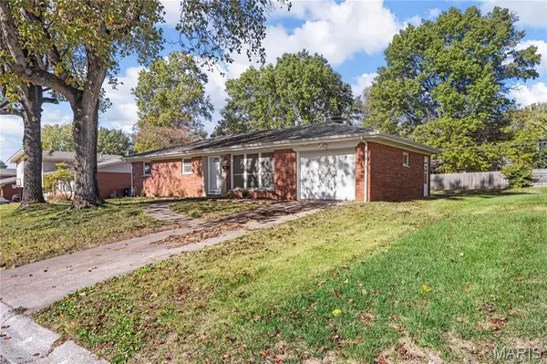 45 Briarwood DR, Belleville, IL 62223