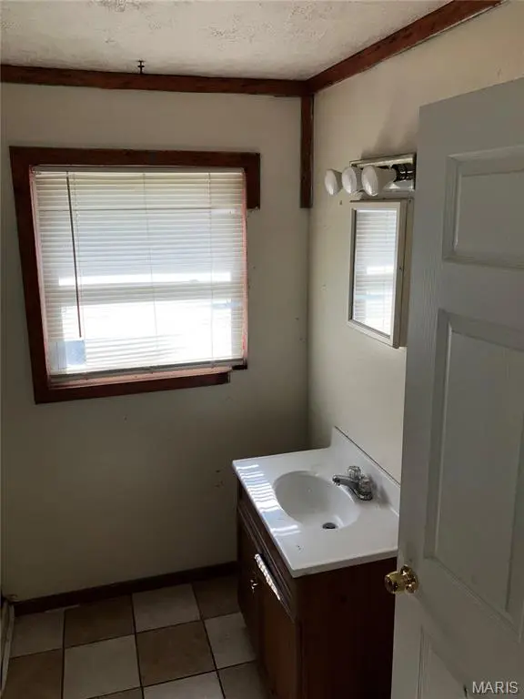 205 E Smith, Benton, IL 62812