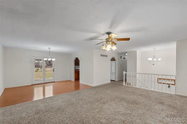 922 Ampere PL, Lake St Louis, MO 63367