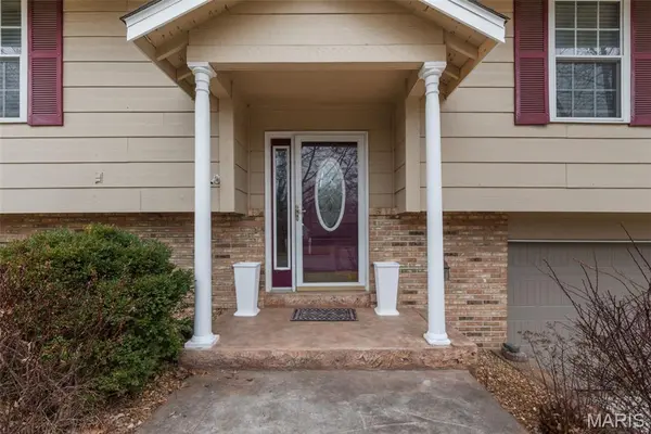 922 Ampere PL, Lake St Louis, MO 63367