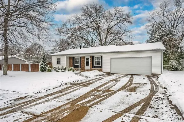 7405 Foxmont DR, Hazelwood, MO 63042