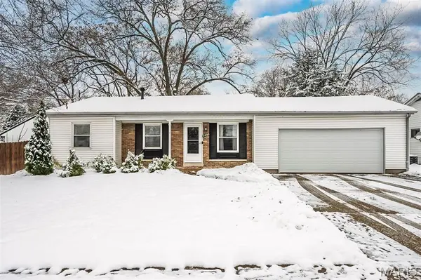 7405 Foxmont DR, Hazelwood, MO 63042