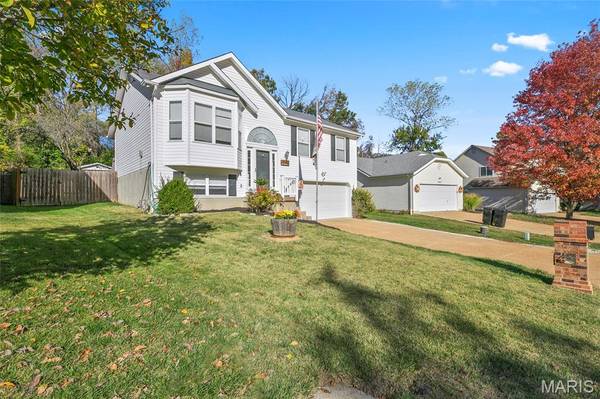 1047 Fenton Park DR, Fenton, MO 63026