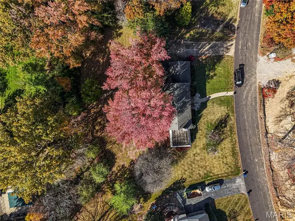 32 Berkshire DR, Richmond Heights, MO 63117