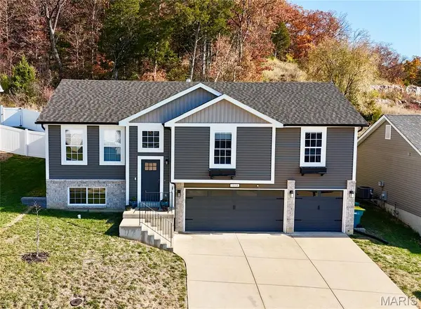 1013 Remington DR, Imperial, MO 63052
