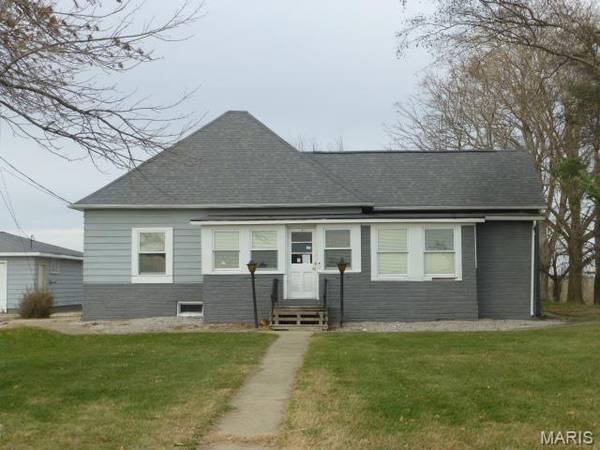 17095 N 17th AVE, Witt, IL 62094