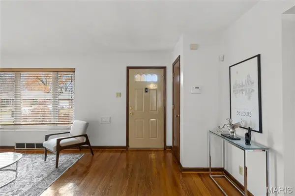 9204 Kit DR, Affton, MO 63123