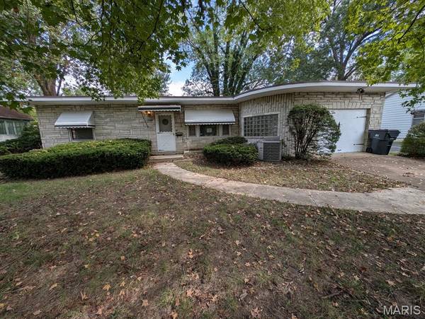 1610 Berkley LN, Belleville, IL 62226