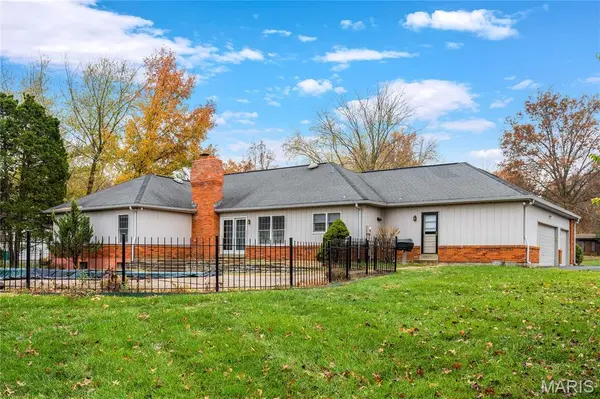 318 Pebble Valley DR, Town And Country, MO 63141