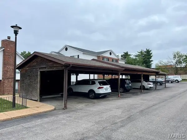 2546 Coppergate Square DR #E, St Louis, MO 63129