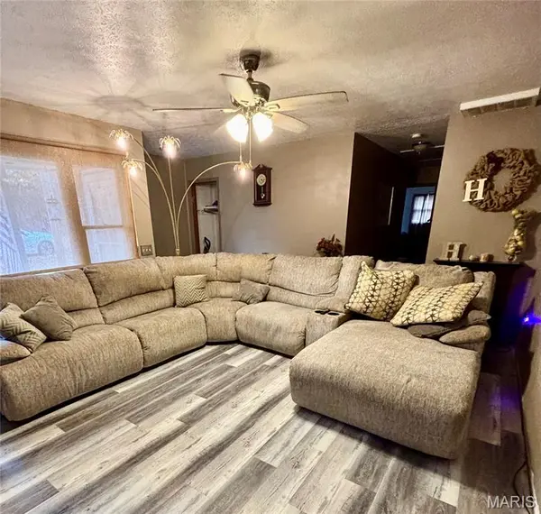 712 McClain ST, Richland, MO 65556