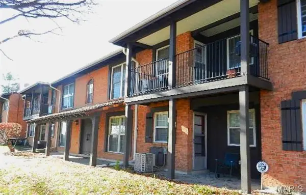 8752 Santa Bella DR #G, Hazelwood, MO 63042