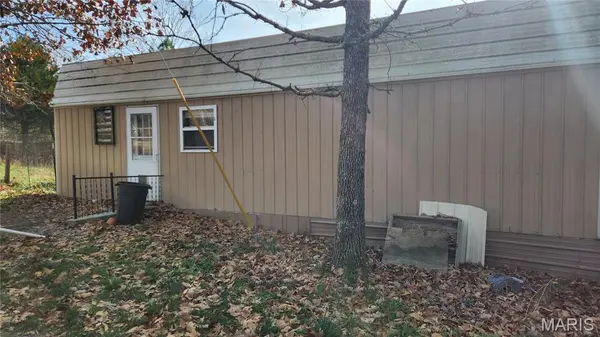 585 Private Lane 601,  Licking,  MO 65542