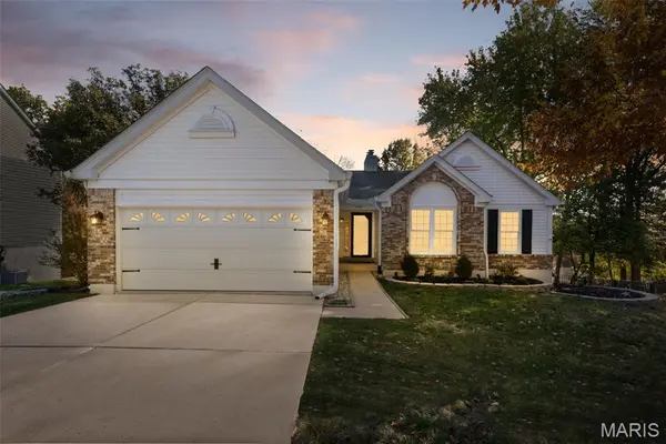 9440 Dennison Grove CT, Sunset Hills, MO 63126