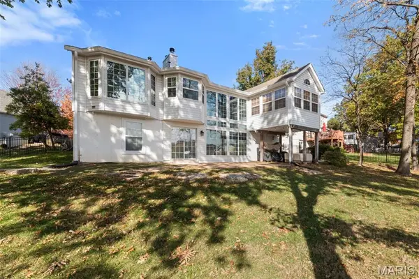 9440 Dennison Grove CT, Sunset Hills, MO 63126
