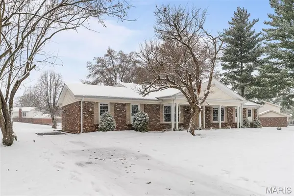 129 Royal Manor CT, St Louis, MO 63141