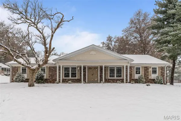 129 Royal Manor CT, St Louis, MO 63141