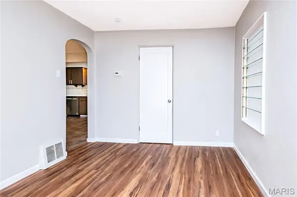 9721 Shuffle DR, St Louis, MO 63123