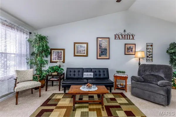 55 Bridgewater LN #B, Highland, IL 62249