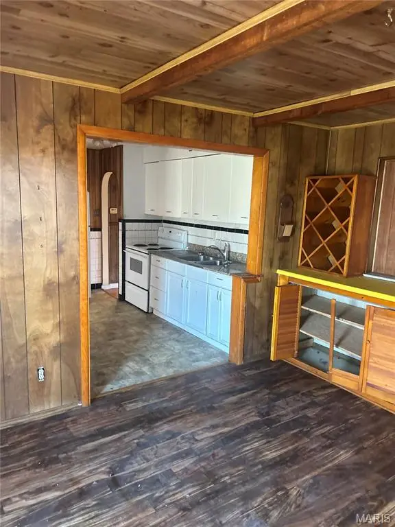 8139 Blanchard DR, Berkeley, MO 63134