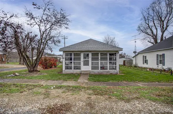 349 Locust ST, Eldred, IL 62027