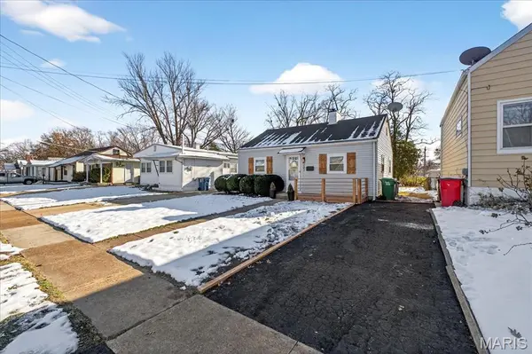202 Monica DR, Sunset Hills, MO 63127