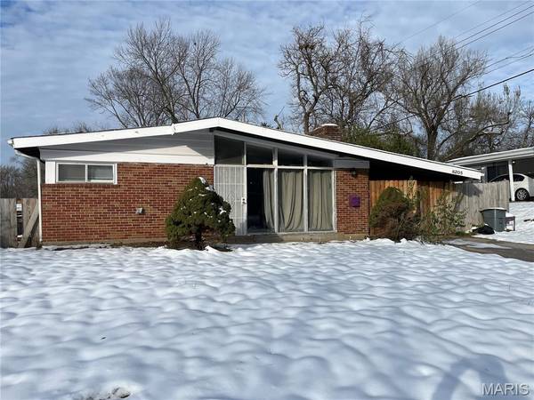 8205 Midwood AVE, St Louis, MO 63134