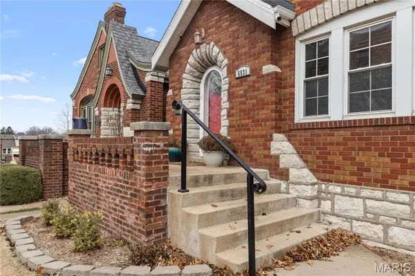 5531 Eichelberger ST, St Louis, MO 63109