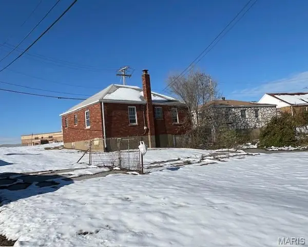 5300 Bermuda DR, Normandy, MO 63121