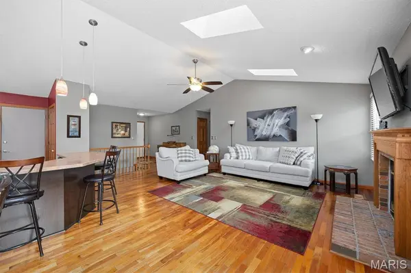 160 Coventry WAY, Highland, IL 62249