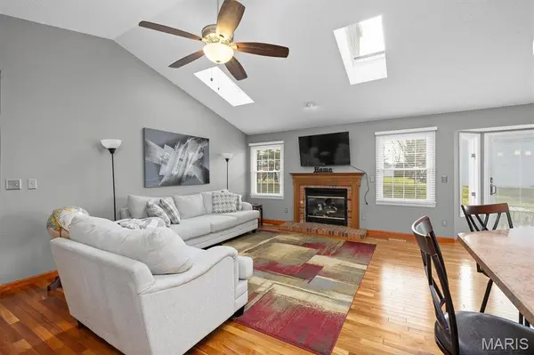 160 Coventry WAY, Highland, IL 62249