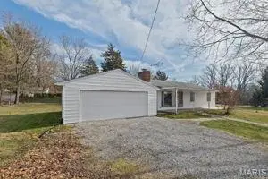 42 Carnation DR, Collinsville, IL 62234