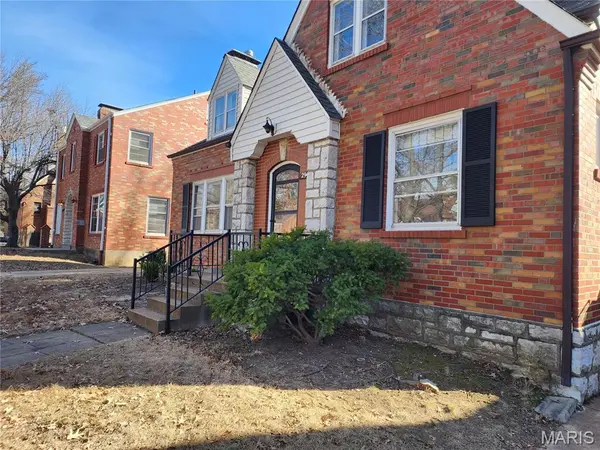 2940 Moniteau DR, St Louis, MO 63121