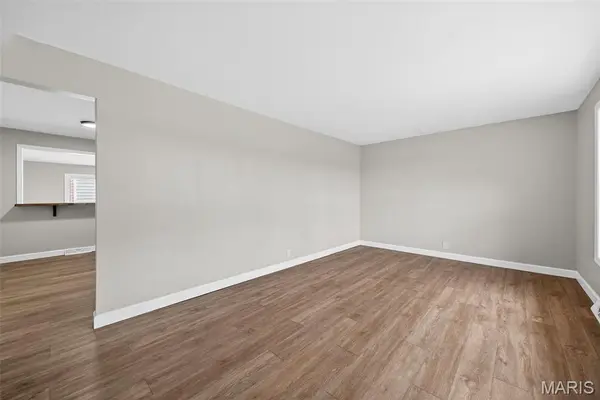 9224 Ellison DR, Ferguson, MO 63136