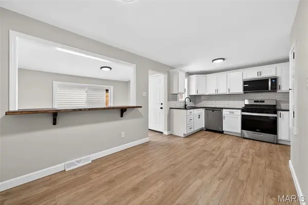 9224 Ellison DR, Ferguson, MO 63136