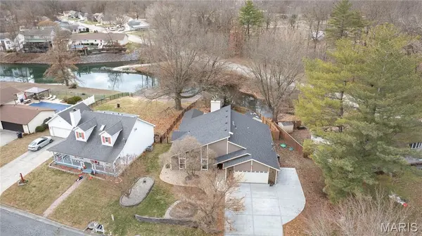 22 Islander DR, Brighton, IL 62012