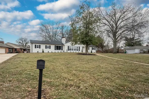 4 Westminster DR, Sappington, MO 63126