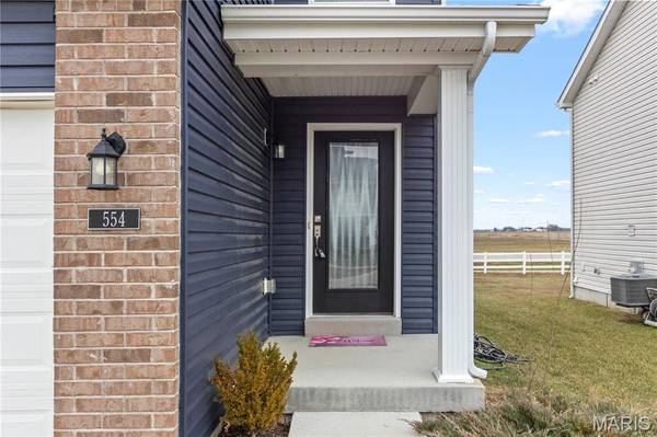 554 Summer Glen LN, St Charles, MO 63301